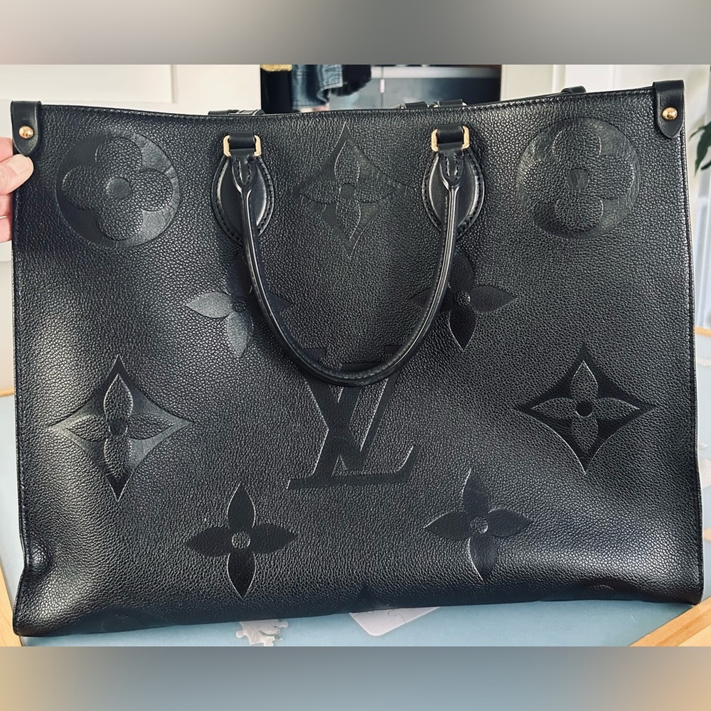 Louis Vuitton Black On The Go GM Bag - CHARM INCLUDED!! - Picture 4 of 16